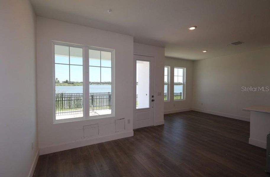 Spacious, unfurnished interior of a new home in , Sarasota (Image 7).