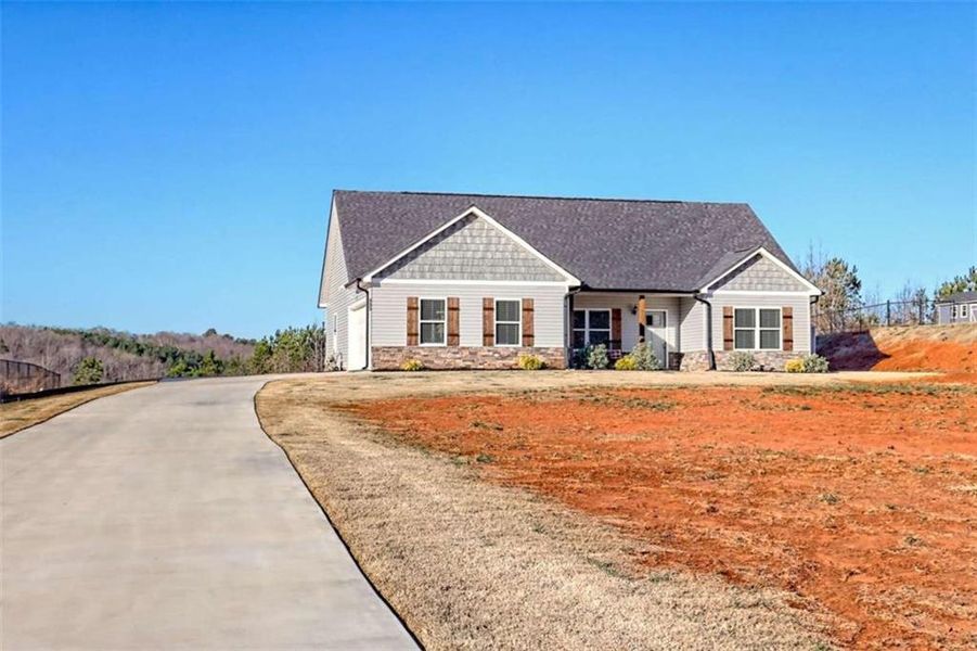 Exterior details and patio area of a home in , Eastanollee (Image 3).