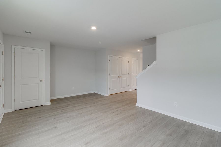 Spacious, unfurnished interior of a new home in Astoria, Columbia (Image 15).