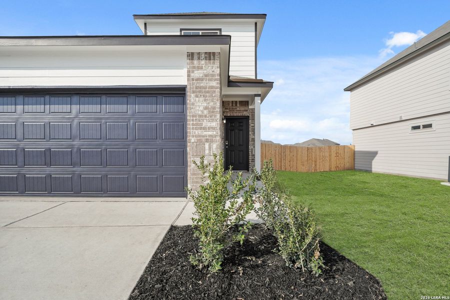 Exterior details and patio area of a home in Blue Ridge Ranch, San Antonio (Image 18).