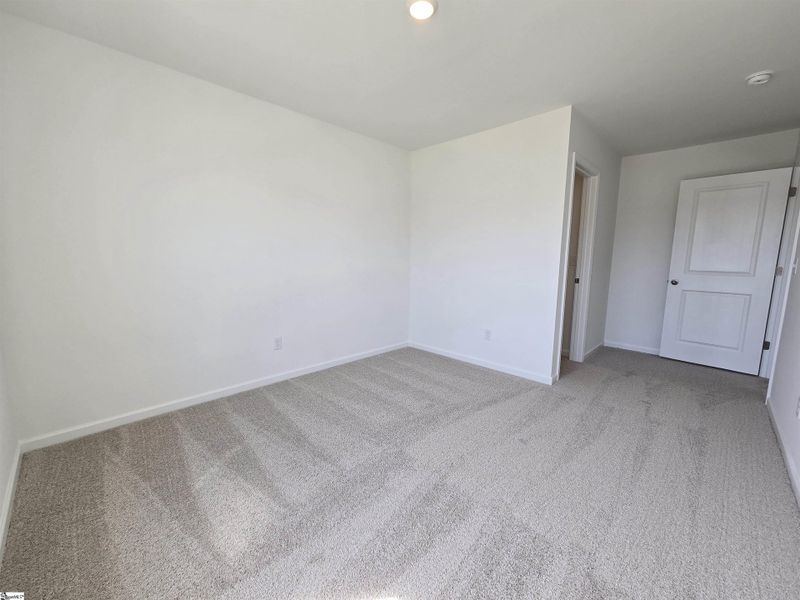 Spacious, unfurnished interior of a new home in Shiloh Trail, Wellford (Image 31).