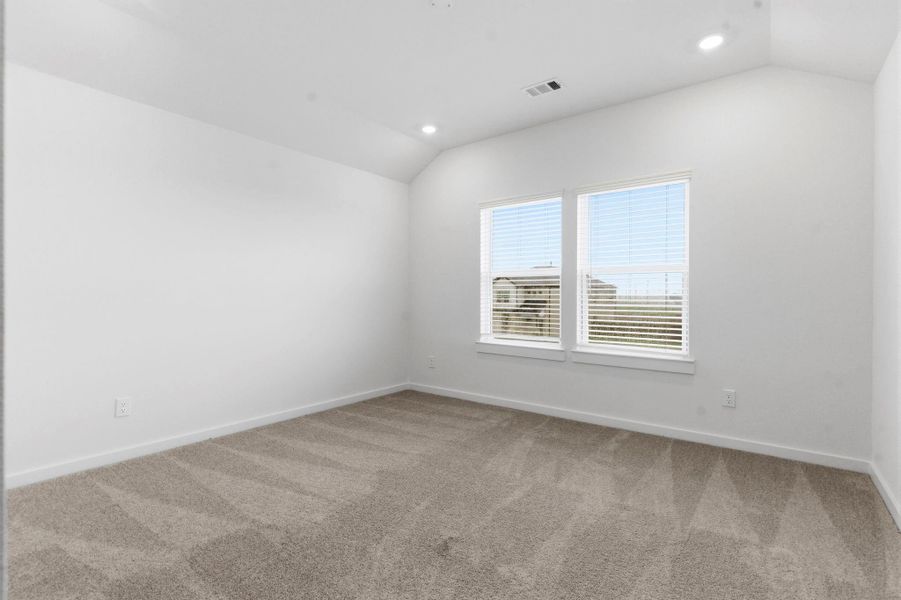 Spacious, unfurnished interior of a new home in , Iowa Colony (Image 21).