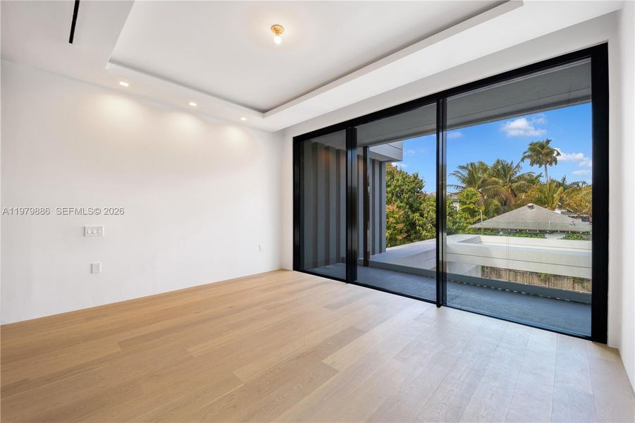 Spacious, unfurnished interior of a new home in , Miami Beach (Image 21).