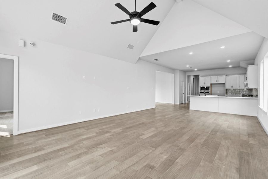 Spacious, unfurnished interior of a new home in Sienna 45', 50', Missouri City (Image 20).