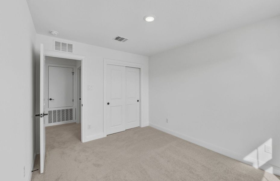 Spacious, unfurnished interior of a new home in Horizon Lake, Leander (Image 31).