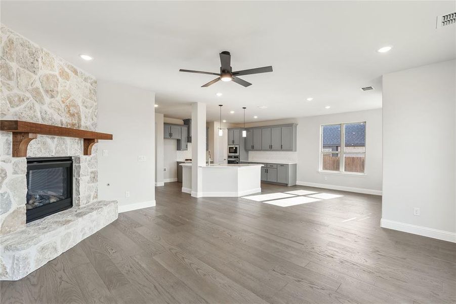 Spacious, unfurnished interior of a new home in Sable Creek, Sanger (Image 30).