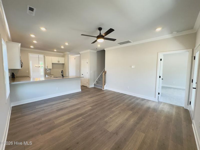 Spacious, unfurnished interior of a new home in Autumn Trail, Bolivia (Image 14).