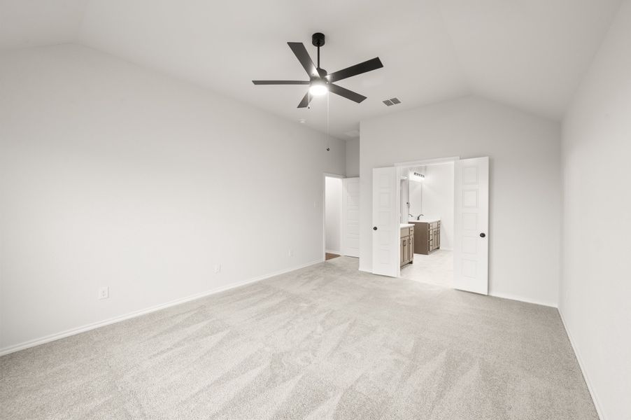 Spacious, unfurnished interior of a new home in Chisholm Hills, Cleburne (Image 20).