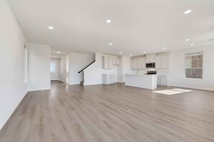 Spacious, unfurnished interior of a new home in Walden Pond, Forney (Image 28).