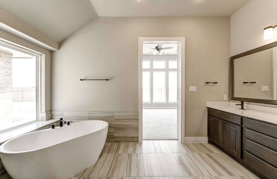 Representative furnished interior of a home built from the 2870 by Ravenna Homes in The Woodlands Hills 65′, Willis (Image 14). Representative furnished interior of a home built from the 2870 by Ravenna Homes in The Woodlands Hills 65′, Willis (Image 14).