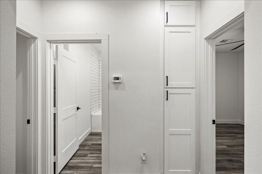 Spacious, unfurnished interior of a new home in , Santa Fe (Image 40). Spacious, unfurnished interior of a new home in , Santa Fe (Image 40).