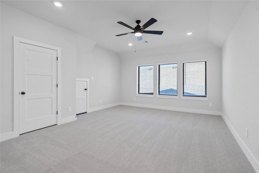 Spacious, unfurnished interior of a new home in ARTAVIA, Conroe (Image 30).