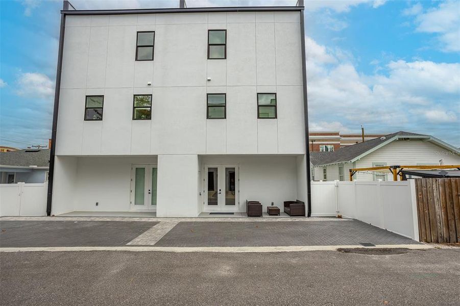 Exterior details and patio area of a home in , Tampa (Image 26).