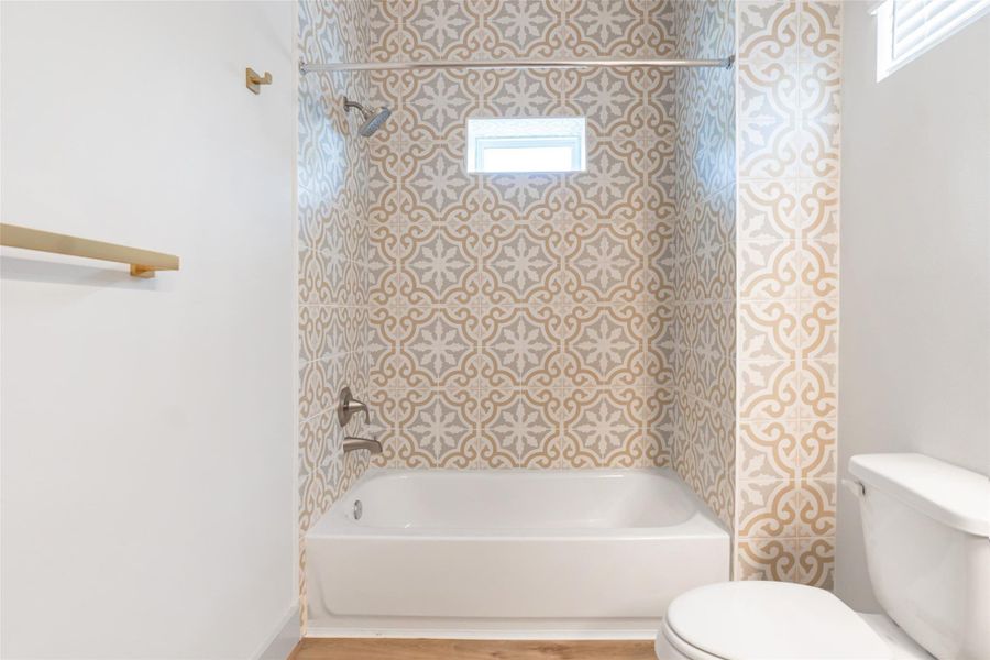 Image 8 of a home in Avenue Park.