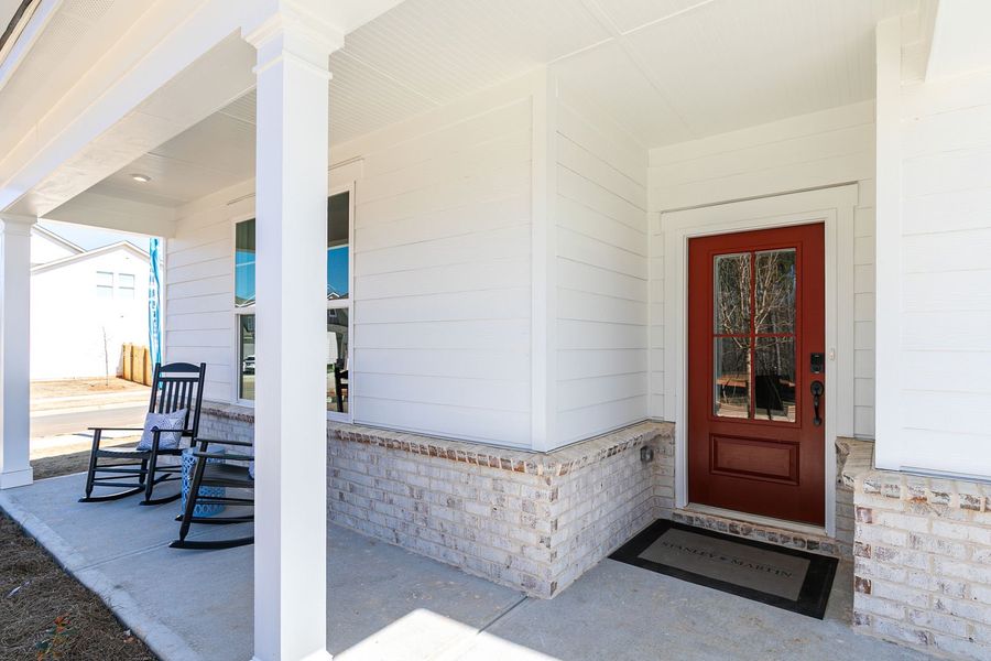 Exterior details and patio area of a home in Rhodes Glen, Lawrenceville (Image 3).