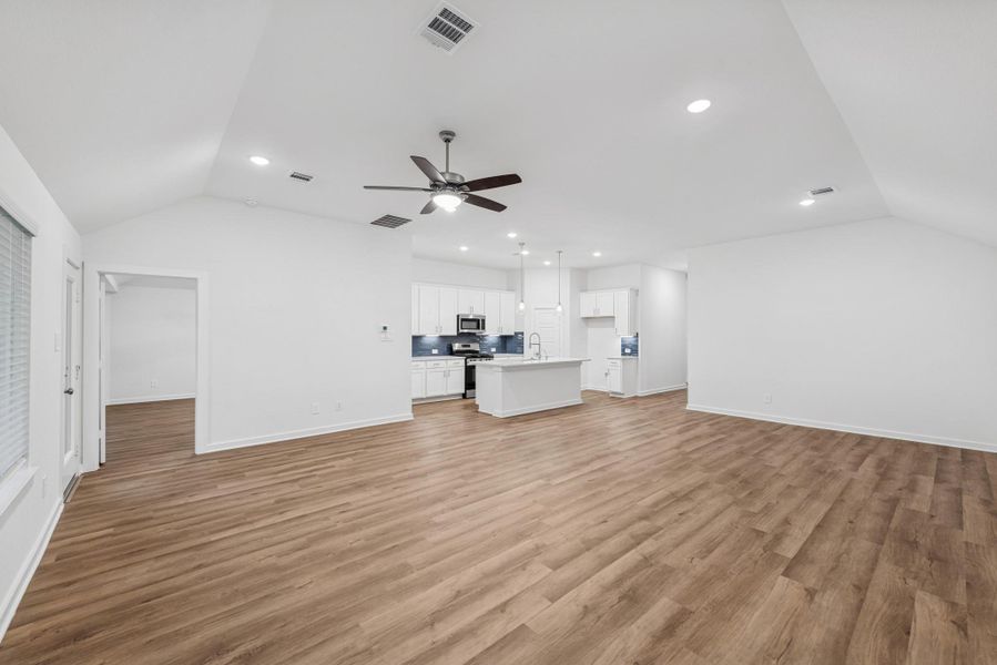 Spacious, unfurnished interior of a new home in Moran Ranch, Willis (Image 12).