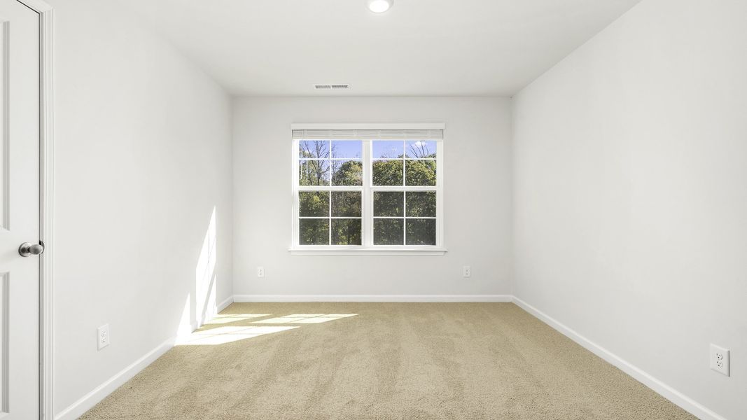 Spacious, unfurnished interior of a new home in Owens Ridge, Lexington (Image 19).