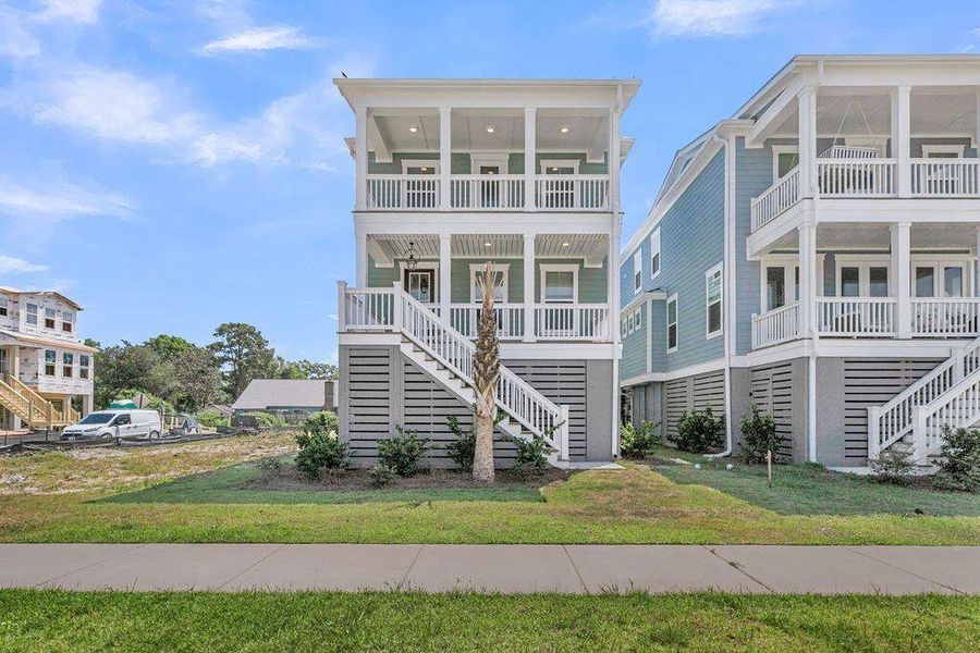 Condo located in Charleston, SC showcasing its design and architecture (Image 3).