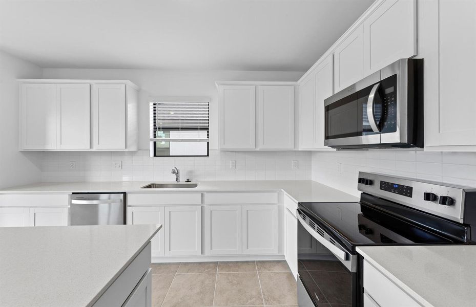 SWFL_CX_CAL_06500_McNair_Kitchen 2