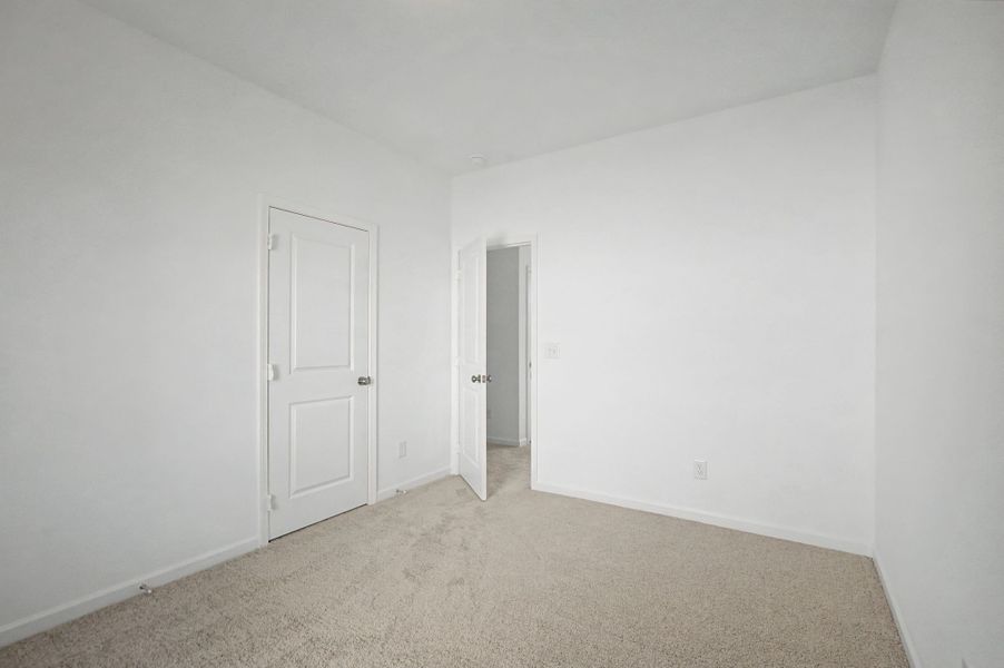 Spacious, unfurnished interior of a new home in The Oaks, Clarksville (Image 25).