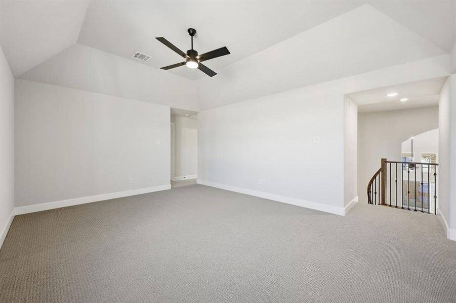 Spacious, unfurnished interior of a new home in Star Trail, Prosper (Image 27).