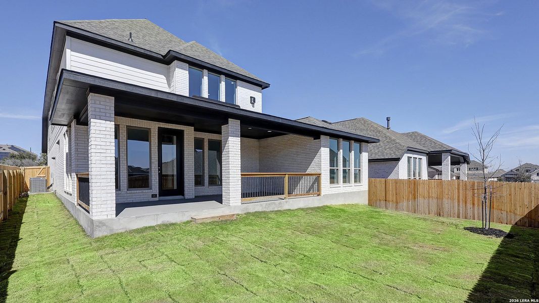 Exterior details and patio area of a home in Arcadia Ridge, San Antonio (Image 3).