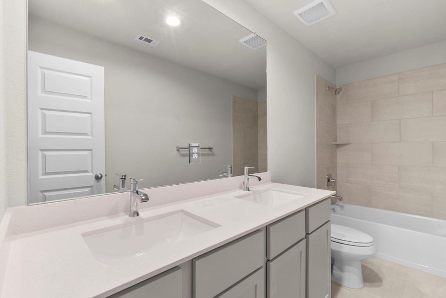 Furnished interior view inside a new home in Huntington Place, Rosharon (Image 8).