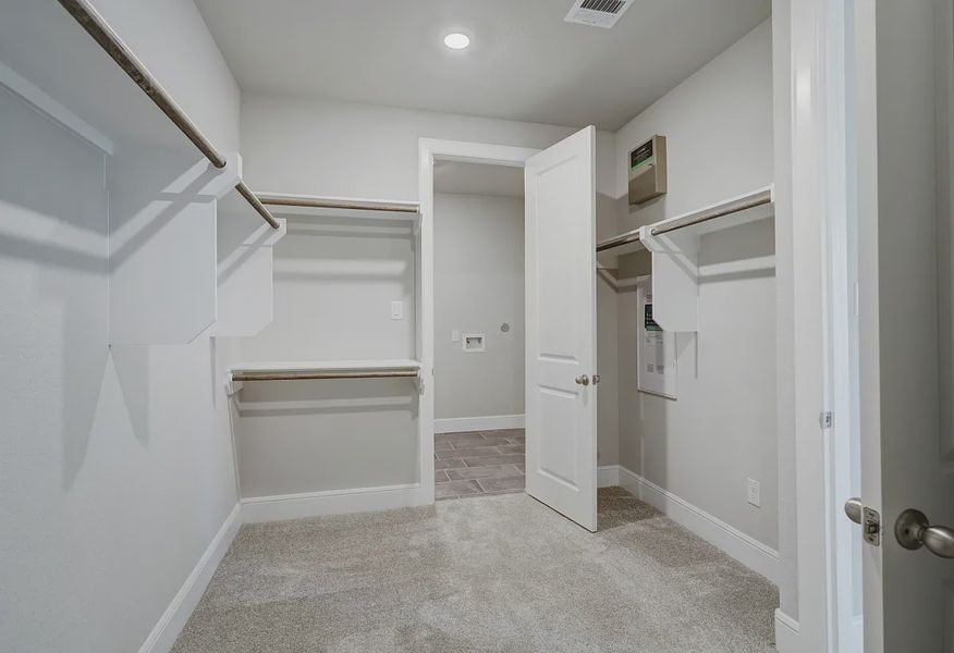 Plan 4519 closet - 8 of 14