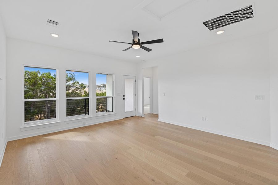 Spacious, unfurnished interior of a new home in Rough Hollow The District, Lakeway (Image 9). Spacious, unfurnished interior of a new home in Rough Hollow The District, Lakeway (Image 9).