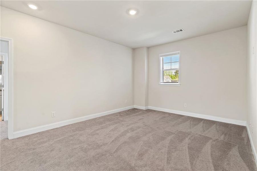 Spacious, unfurnished interior of a new home in , Lawrenceville (Image 24).
