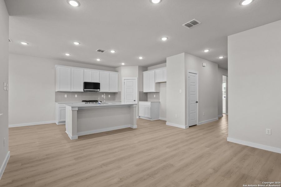 Image 24 of a home in Cinco Lakes.