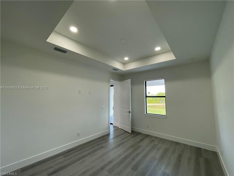 Spacious, unfurnished interior of a new home in , Lehigh Acres (Image 15).
