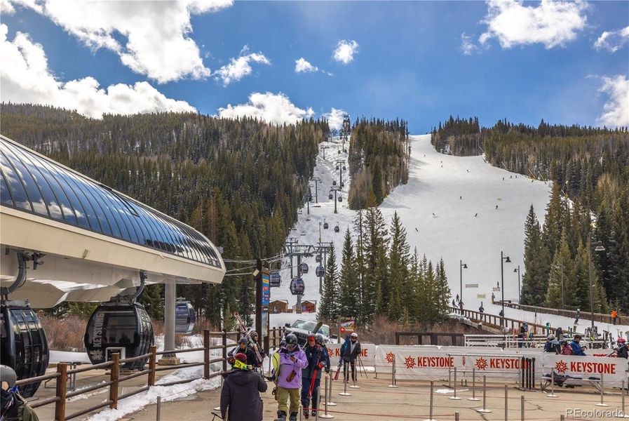 Keystone Gondola is just a short walk or bus ride away! You will not have to worry about parking on a pow day!