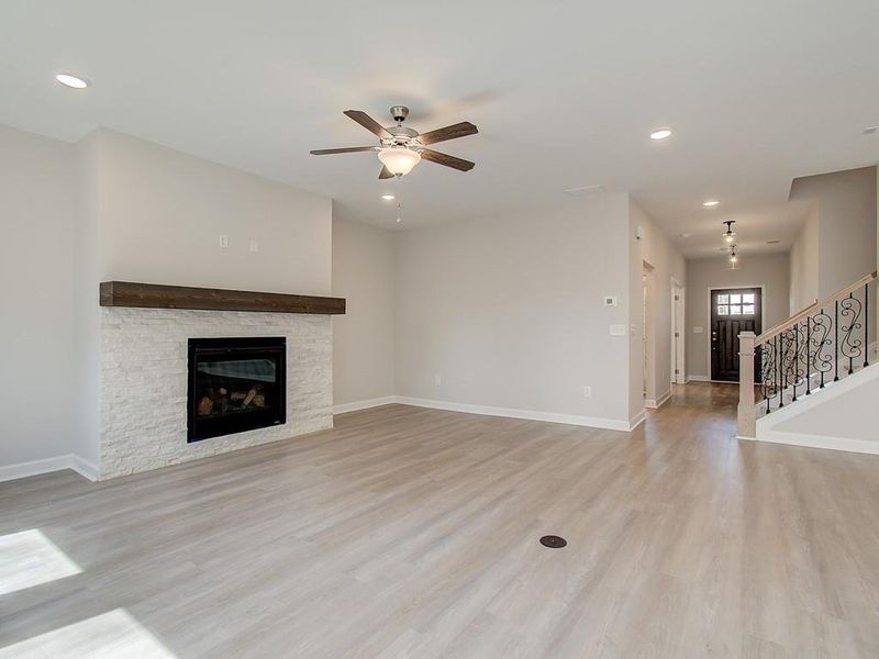 Spacious, unfurnished interior of a new home in Oak Valley Estates, Marietta (Image 16).