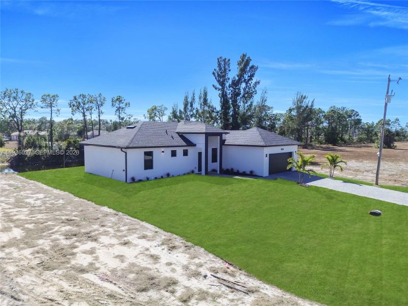 Exterior details and patio area of a home in , Cape Coral (Image 3).