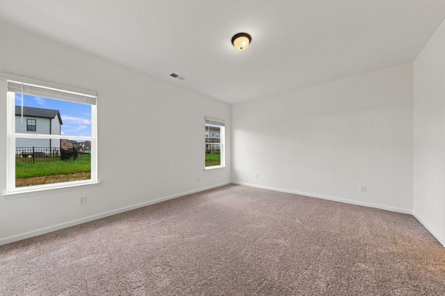 Spacious, unfurnished interior of a new home in The Oaks, Clarksville (Image 22).