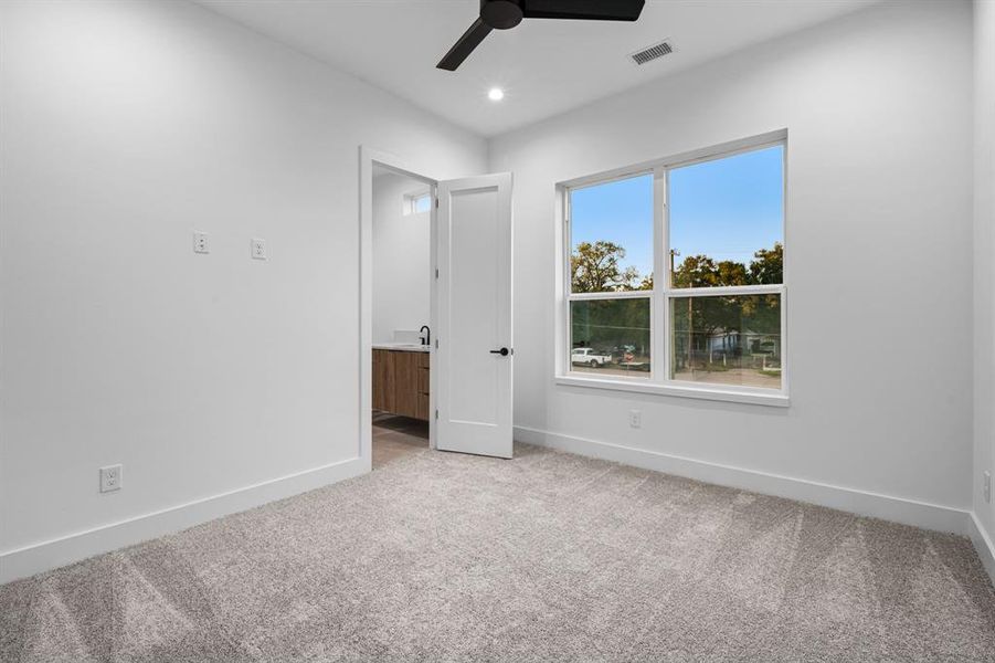 Spacious, unfurnished interior of a new home in , Dallas (Image 19).