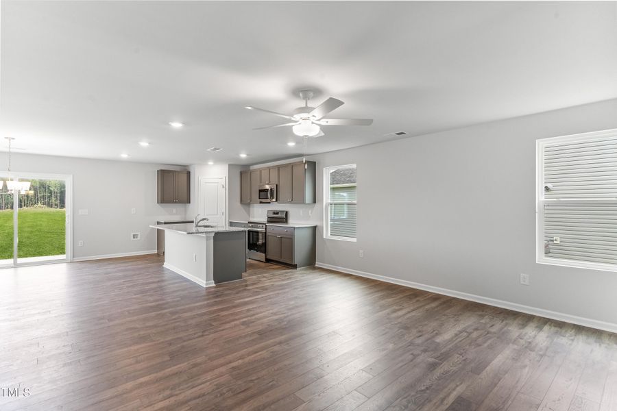 Ral_Barrington_Lot56 (5) Ral_Barrington_Lot56 (5)