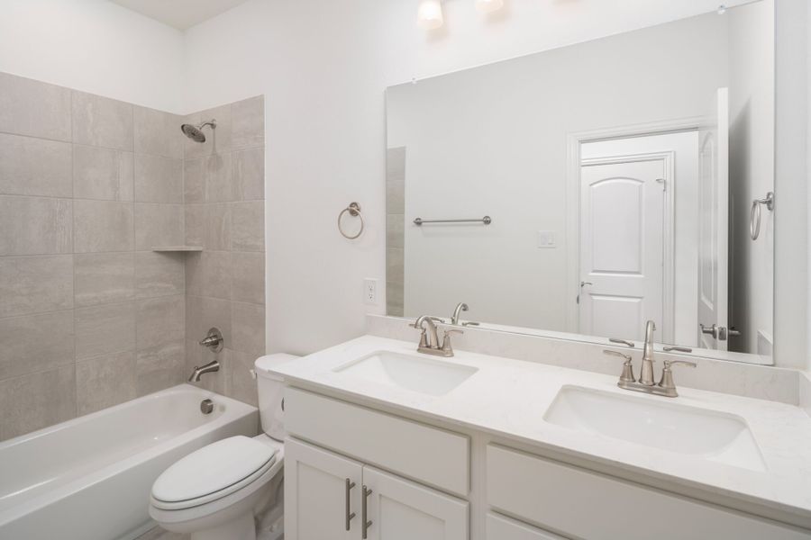 Furnished interior view inside a new home in Edgewater, Fate (Image 14).