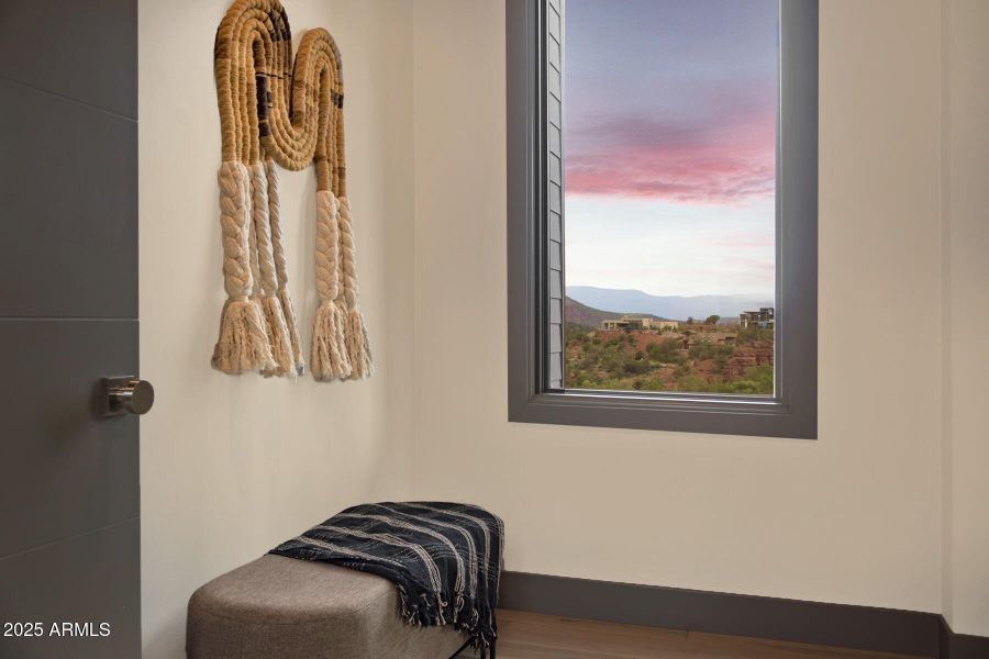 Loy 6 MAIN BEDRM ALCOVE