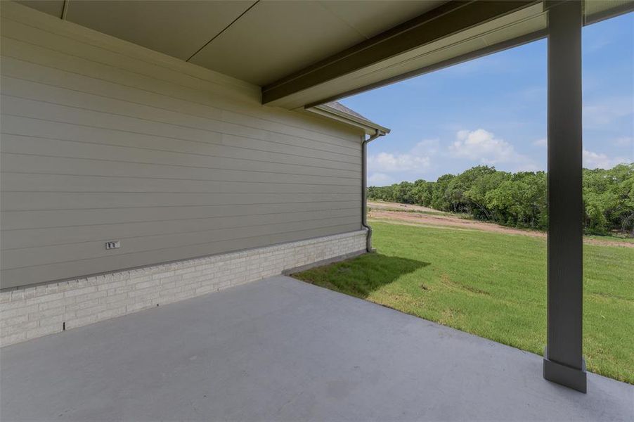 Exterior details and patio area of a home in Eagle Ridge Estates, Weatherford (Image 20).