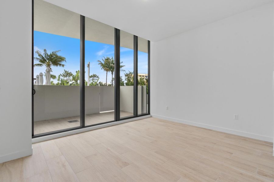 Spacious, unfurnished interior of a new home in Casamar, Pompano Beach (Image 17).