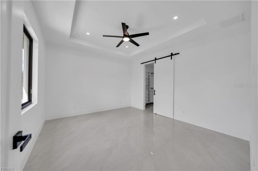 Spacious, unfurnished interior of a new home in , Lehigh Acres (Image 37).