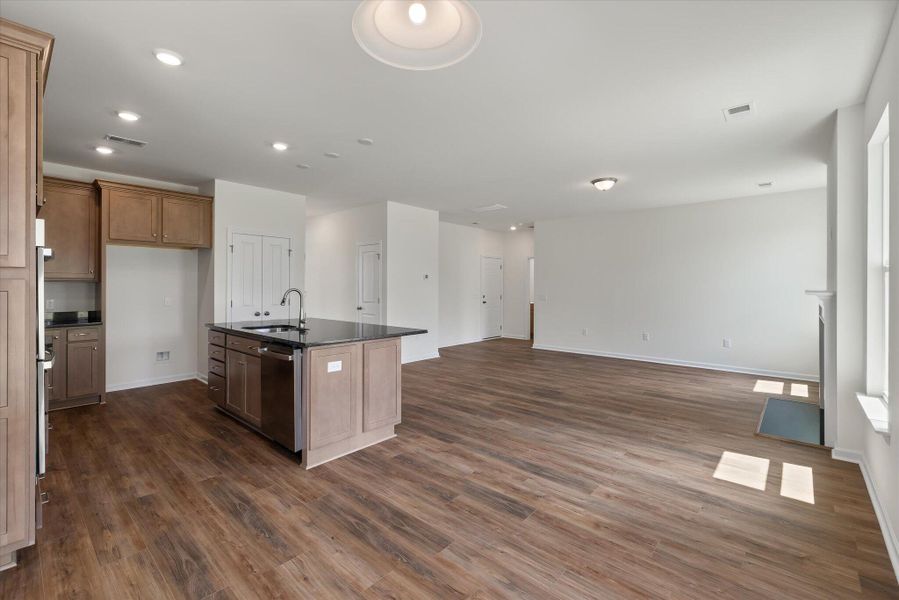 Spacious, unfurnished interior of a new home in Oakley Pointe, Moncks Corner (Image 13).
