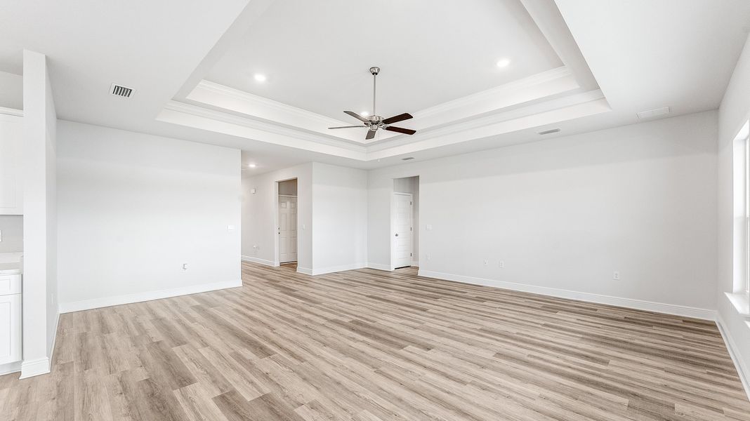 Spacious, unfurnished interior of a new home in Hodges Bayou Plantation, Panama City (Image 28).