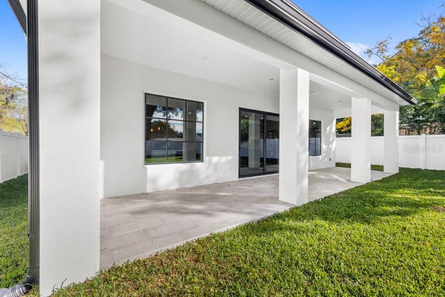 Exterior details and patio area of a home in , Orlando (Image 4).