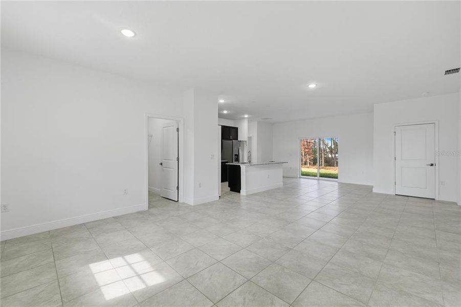 Spacious, unfurnished interior of a new home in , Ocala (Image 24).