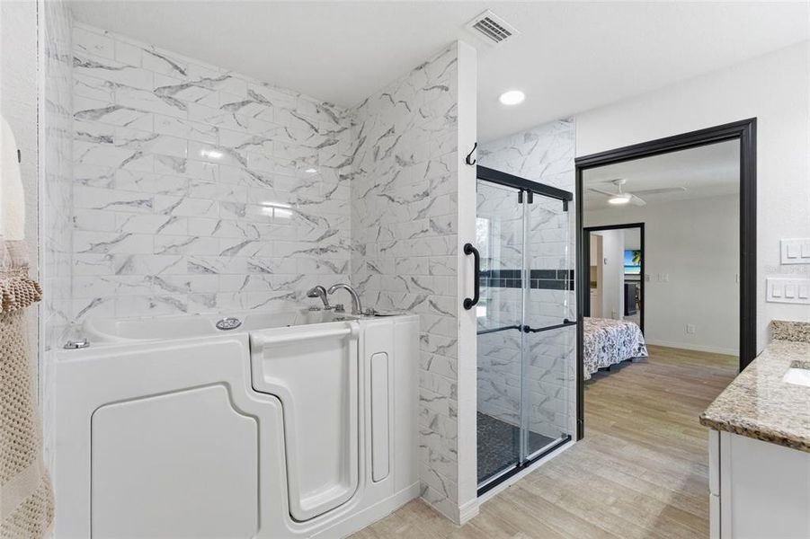 Furnished interior view inside a new home in , Arcadia (Image 15).