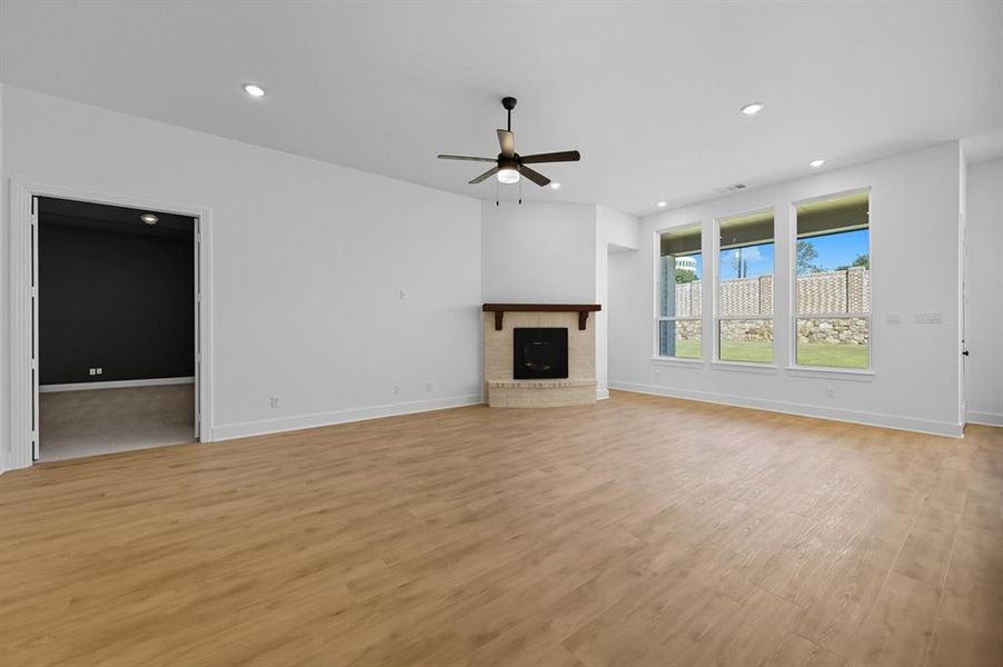 Spacious, unfurnished interior of a new home in Ridge Crossing, Waxahachie (Image 26). Spacious, unfurnished interior of a new home in Ridge Crossing, Waxahachie (Image 26).