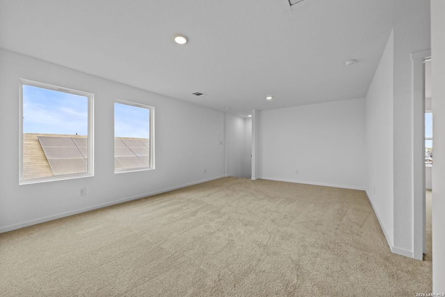 Spacious, unfurnished interior of a new home in Spring Grove, St. Hedwig (Image 26).